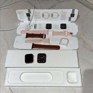 FIRM⭐️Brand New with Box Apple Series 6 Rose Gold 40mm. Never Worn, Up to Date.